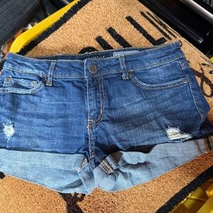 New w/o tags Denim Blue Women's Shorts Womens size 2 Shorty Shorts dark jeans